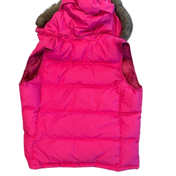 GAP Medium Pink puffer vest with hooded fur - Picture 3 of 4